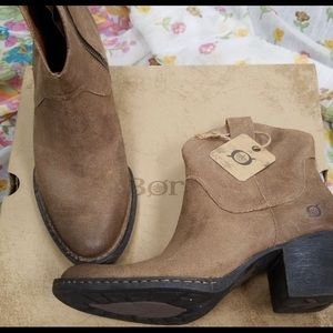 Born Prairie Boots size 8